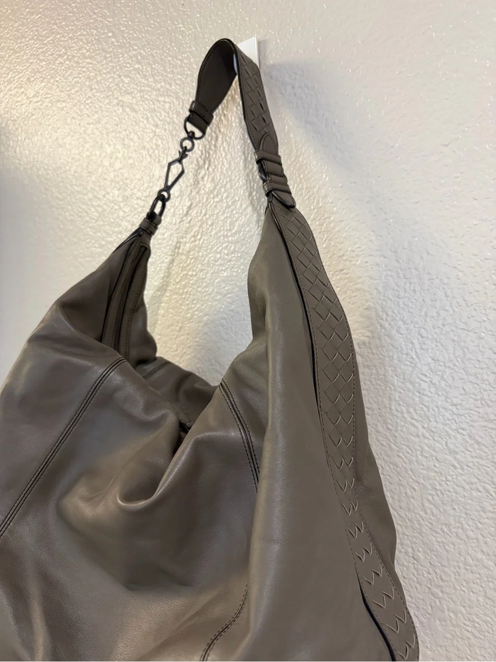 BOTTEGA VENETA Greige Gray Intrecciato Weave Hobo Bag